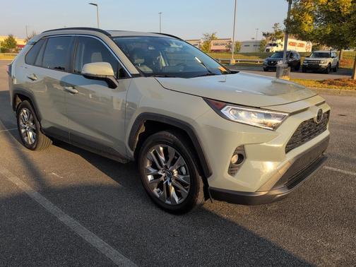 2019 Toyota RAV4 XLE Premium