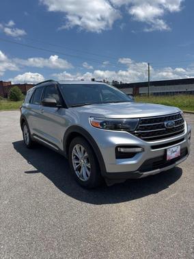 Iconic Silver Metallic 2021 Ford Explorer XLT