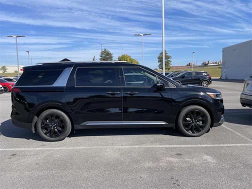 2024 Kia Carnival SX