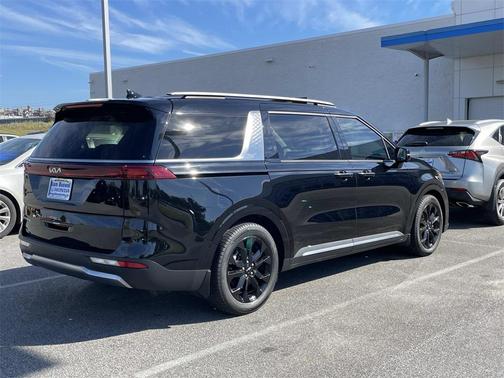 2024 Kia Carnival SX