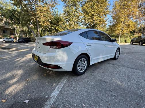 2019 Hyundai ELANTRA SE