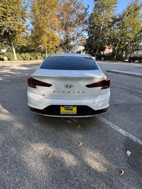 2019 Hyundai ELANTRA SE