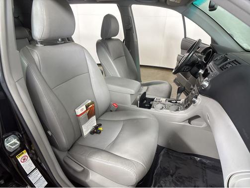 2012 Toyota Highlander SE