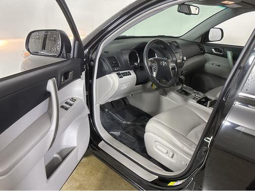 2012 Toyota Highlander SE