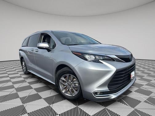 2024 Toyota Sienna XLE