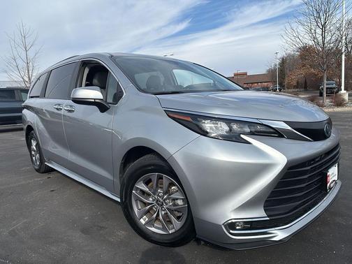2024 Toyota Sienna XLE