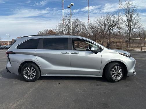 2024 Toyota Sienna XLE