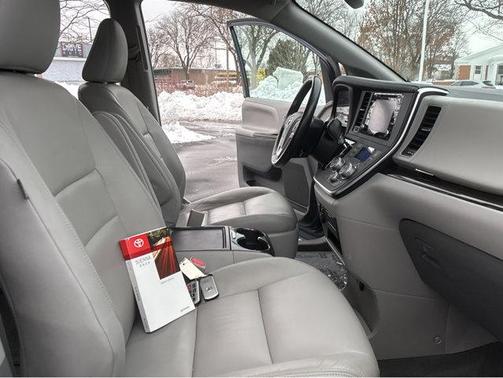 2019 Toyota Sienna XLE