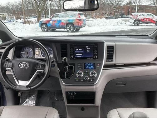 2019 Toyota Sienna XLE
