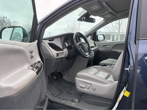 2019 Toyota Sienna XLE