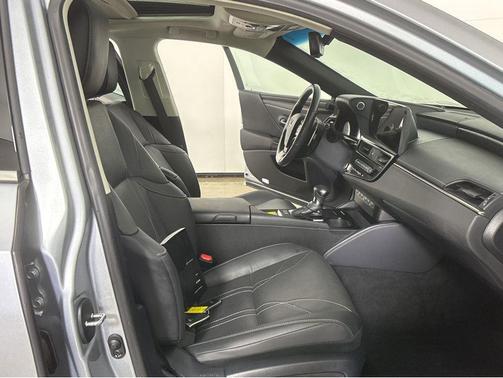 2024 Lexus ES 300h Luxury