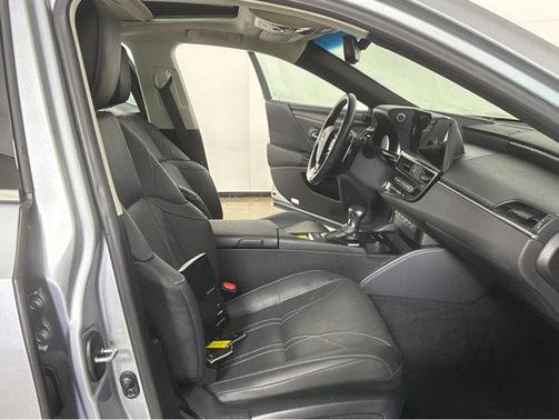 2024 Lexus ES 300h Luxury