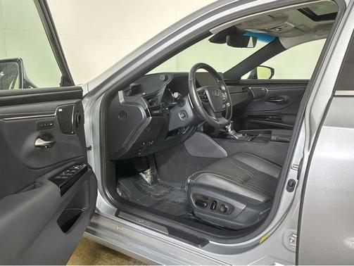 2024 Lexus ES 300h Luxury