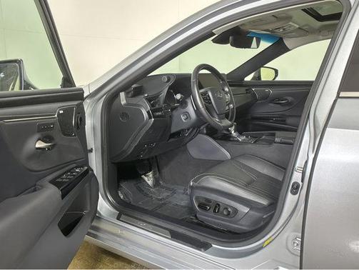 2024 Lexus ES 300h Luxury