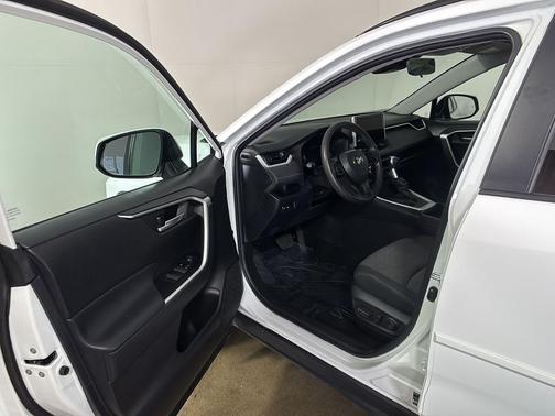 Ice Cap 2024 Toyota RAV4 XLE
