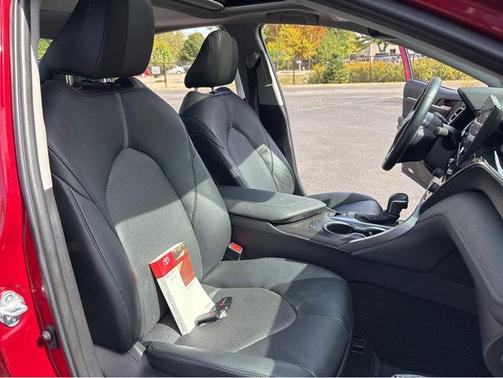 2022 Toyota Camry Hybrid XLE