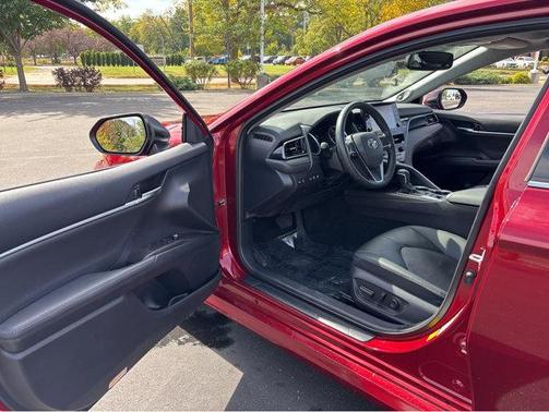 2022 Toyota Camry Hybrid XLE