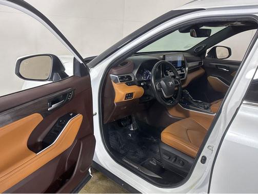 2022 Toyota Highlander Platinum