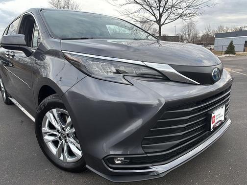 2025 Toyota Sienna XLE
