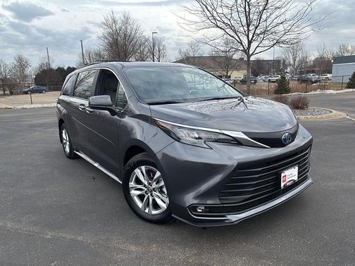 2025 Toyota Sienna XLE