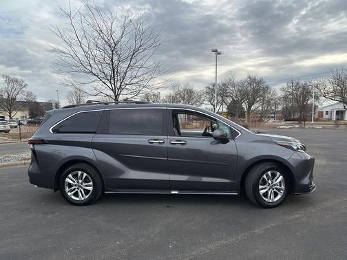 2025 Toyota Sienna XLE