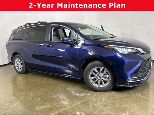 2022 Toyota Sienna XLE 8 Passenger