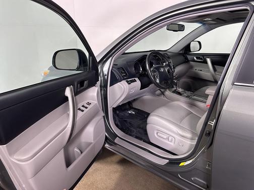 Cypress Pearl 2013 Toyota Highlander SE