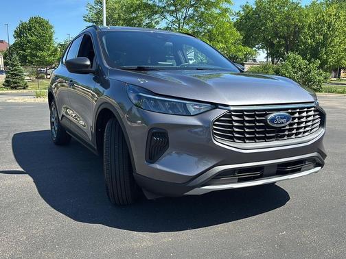 Carbonized Gray Metallic 2025 Ford Escape ST-Line