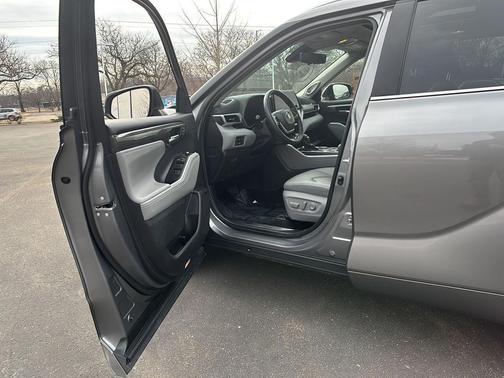 2025 Toyota Highlander Hybrid Platinum