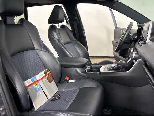 2021 Toyota RAV4 Hybrid SE