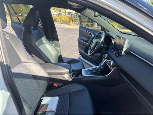 2020 Toyota RAV4 Hybrid SE