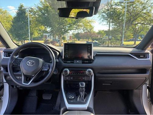 2020 Toyota RAV4 Hybrid SE