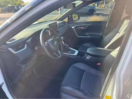 2020 Toyota RAV4 Hybrid SE