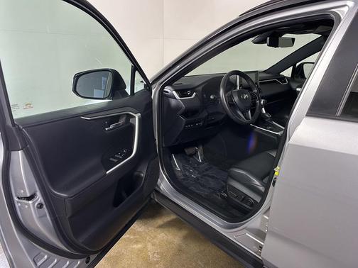 Silver Sky Metallic w/Midnight Black Roof 2020 Toyota RAV4 Hybrid SE