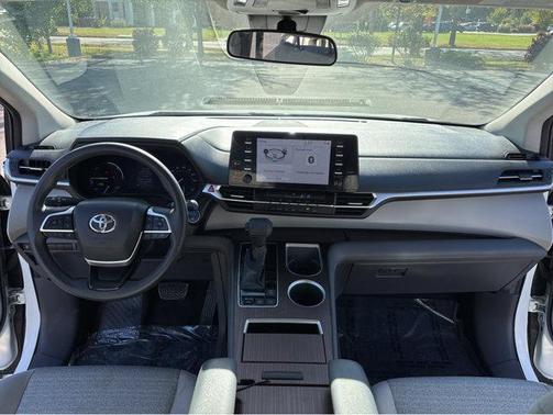 2021 Toyota Sienna LE