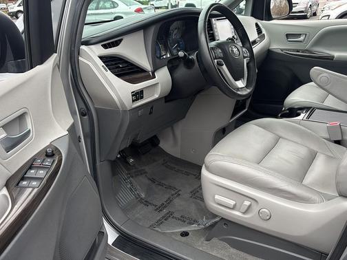 2018 Toyota Sienna XLE
