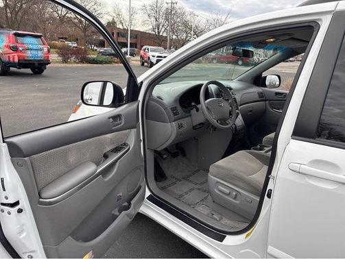 2010 Toyota Sienna LE