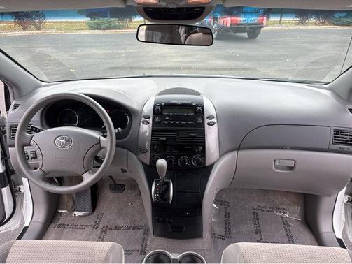 2010 Toyota Sienna LE