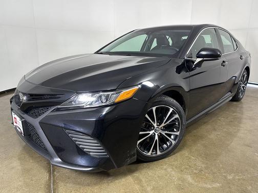 Midnight Black Metallic 2020 Toyota Camry SE