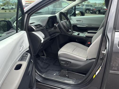 Magnetic Gray Metallic 2025 Toyota Sienna LE