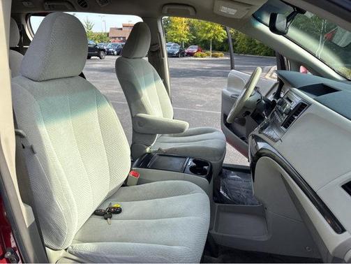 2013 Toyota Sienna LE