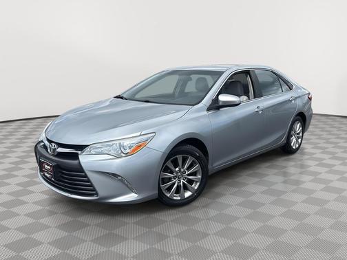 Celestial Silver Metallic 2015 Toyota Camry XLE