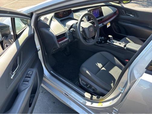 2025 Toyota Prius L