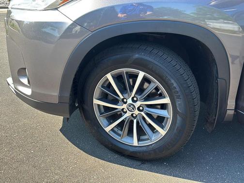 Predawn Gray Mica 2018 Toyota Highlander XLE