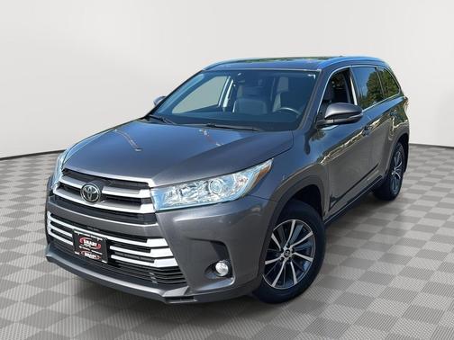 Predawn Gray Mica 2018 Toyota Highlander XLE