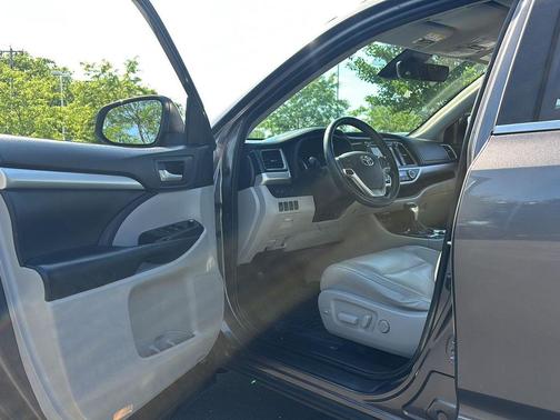 Predawn Gray Mica 2018 Toyota Highlander XLE