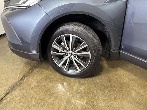 Coastal Gray Metallic 2024 Toyota Venza LE