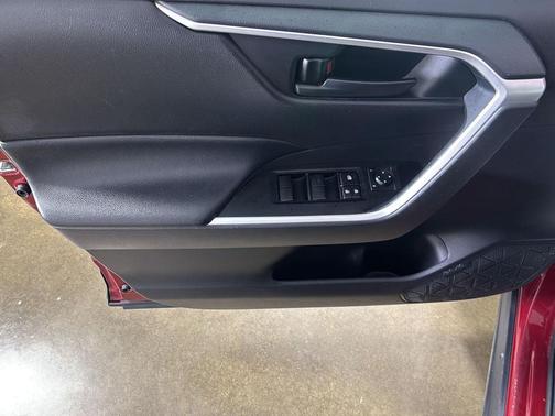 Ruby Flare Pearl 2020 Toyota RAV4 LE