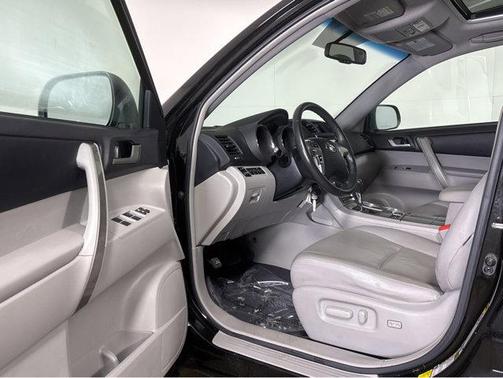 2013 Toyota Highlander SE