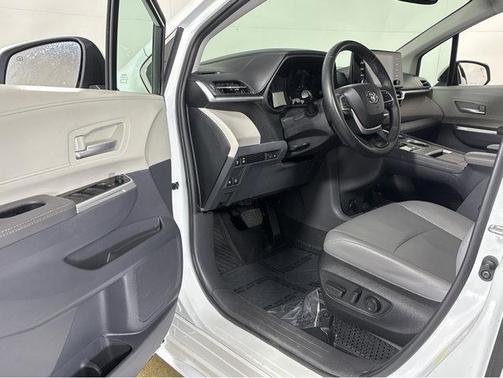 2023 Toyota Sienna XLE 8 Passenger